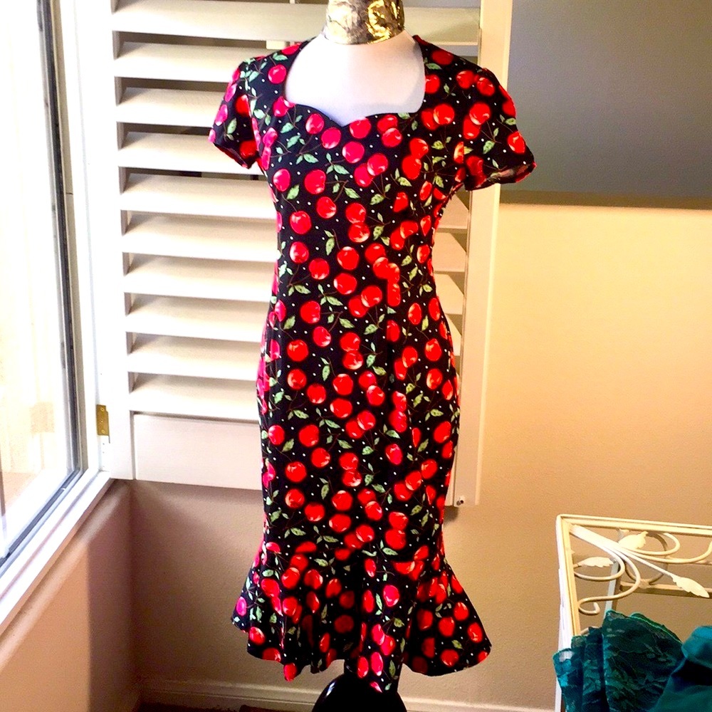 Great Curvy retro style dress!